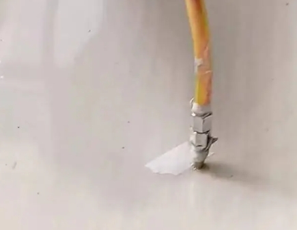 石狮瓷砖空鼓维修公司专业解答在瓷砖铺贴过程中，如果使用的砂料过粗（如全部使用了粗砂），可能会导致以下问题